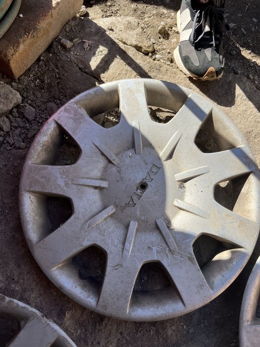 Vand 4 capace ORIGINALE Dacia R15