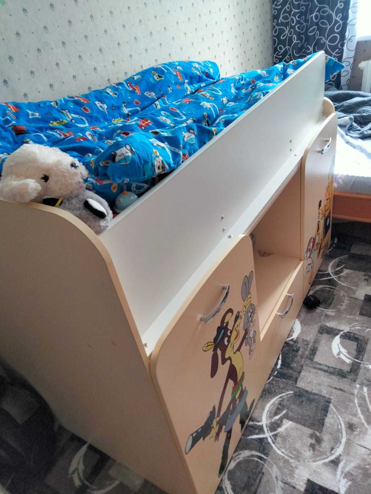 Продам детскую кровать с матрасом. Только Зыряновск