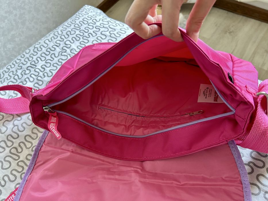 Продам школьную сумку для девочки