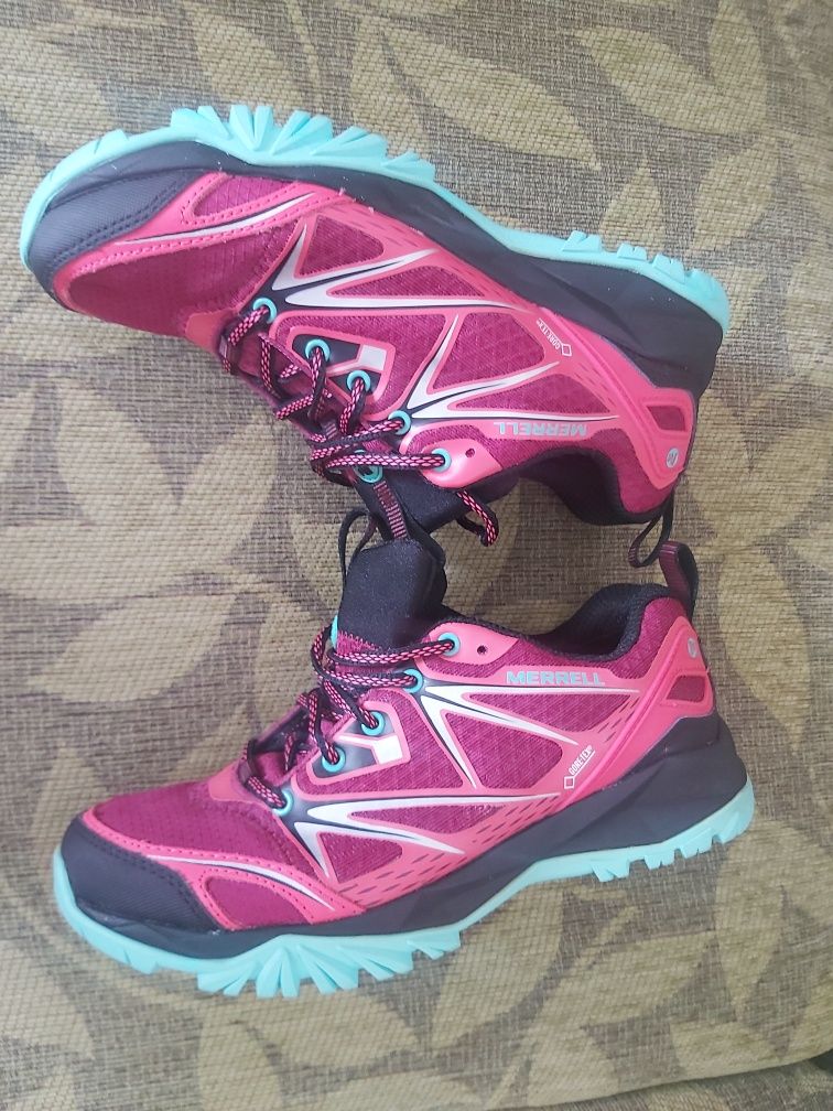 Туристически дамски обувки Merrell GTX