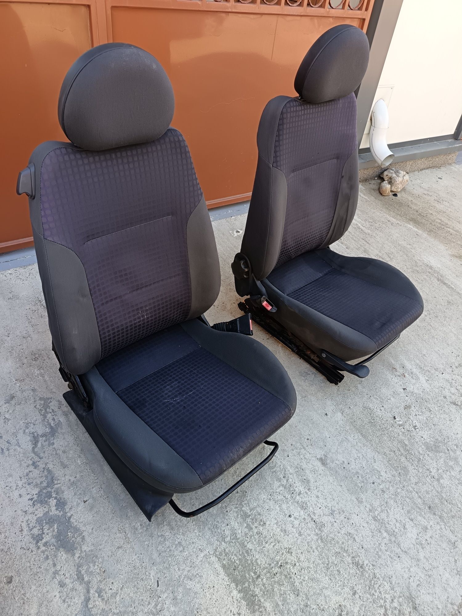 Предни седалки за opel corsa c