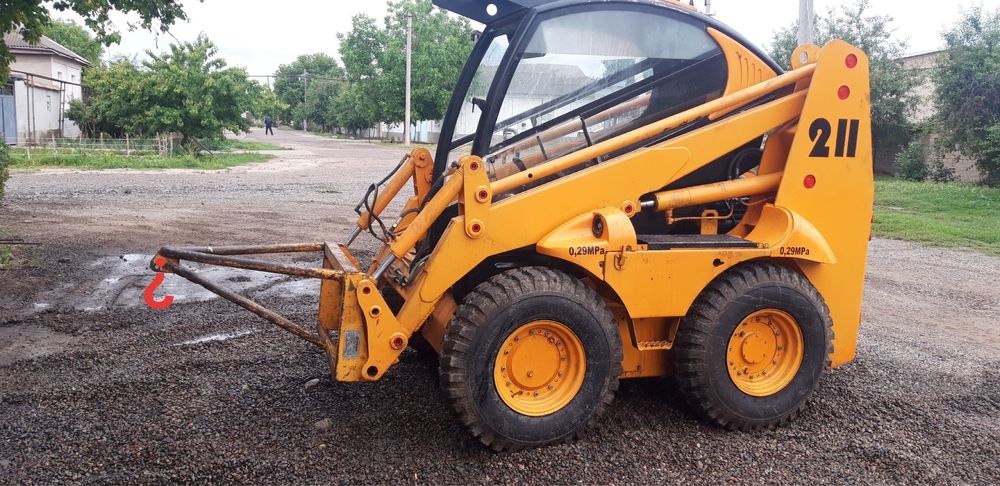 Мини-погрузчик211