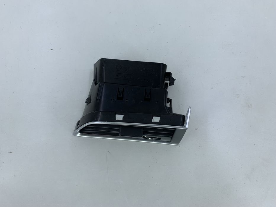 Dezmembrez Grila aerisire dreapta de pe Peugeot 508 2014-2018