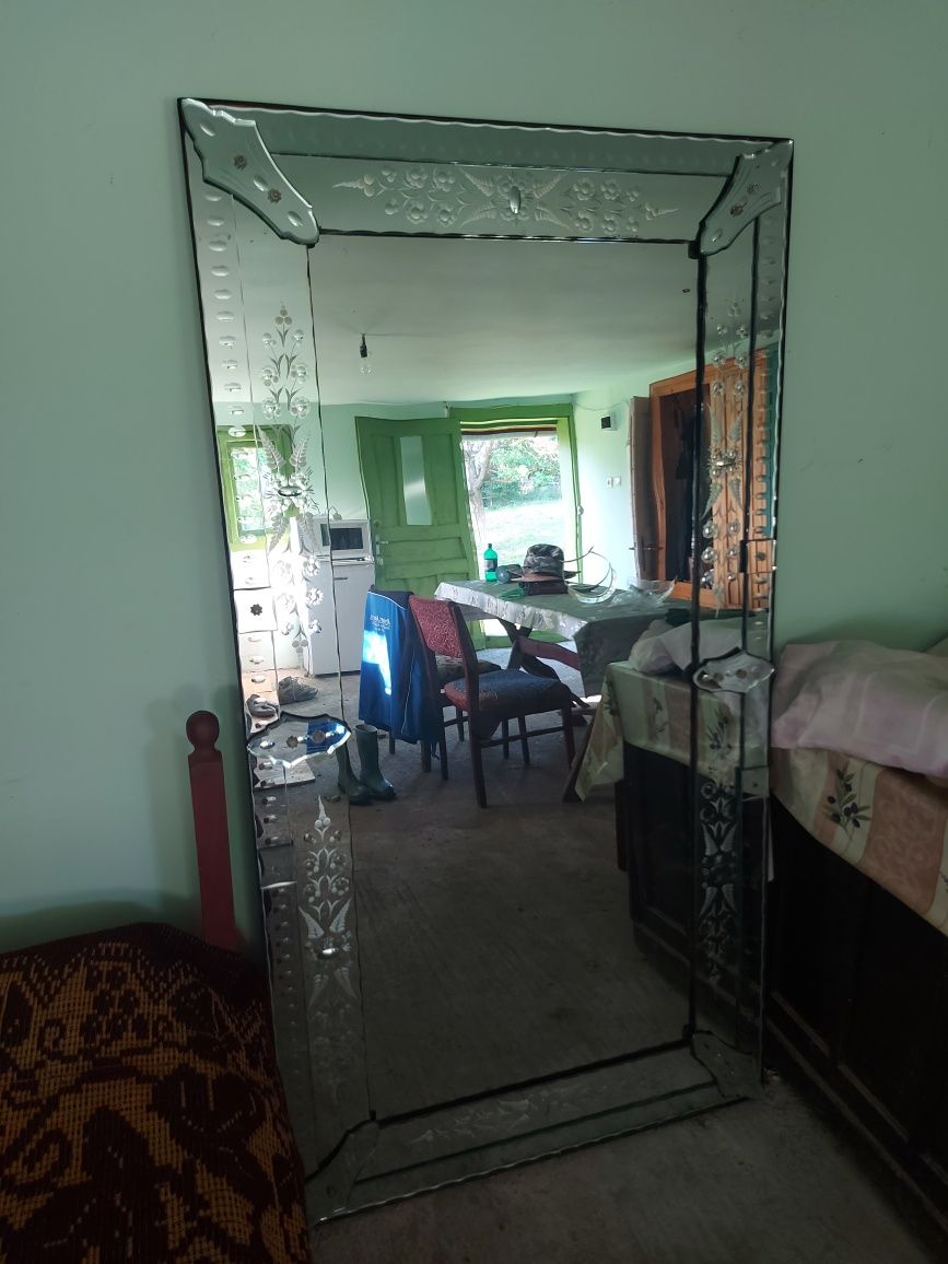 Oglinda pentru sufragerie