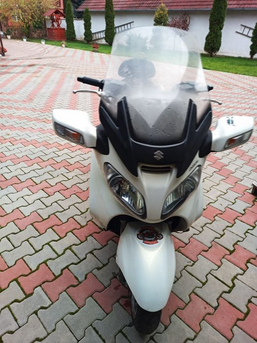 Vând Suzuki Burgman 650