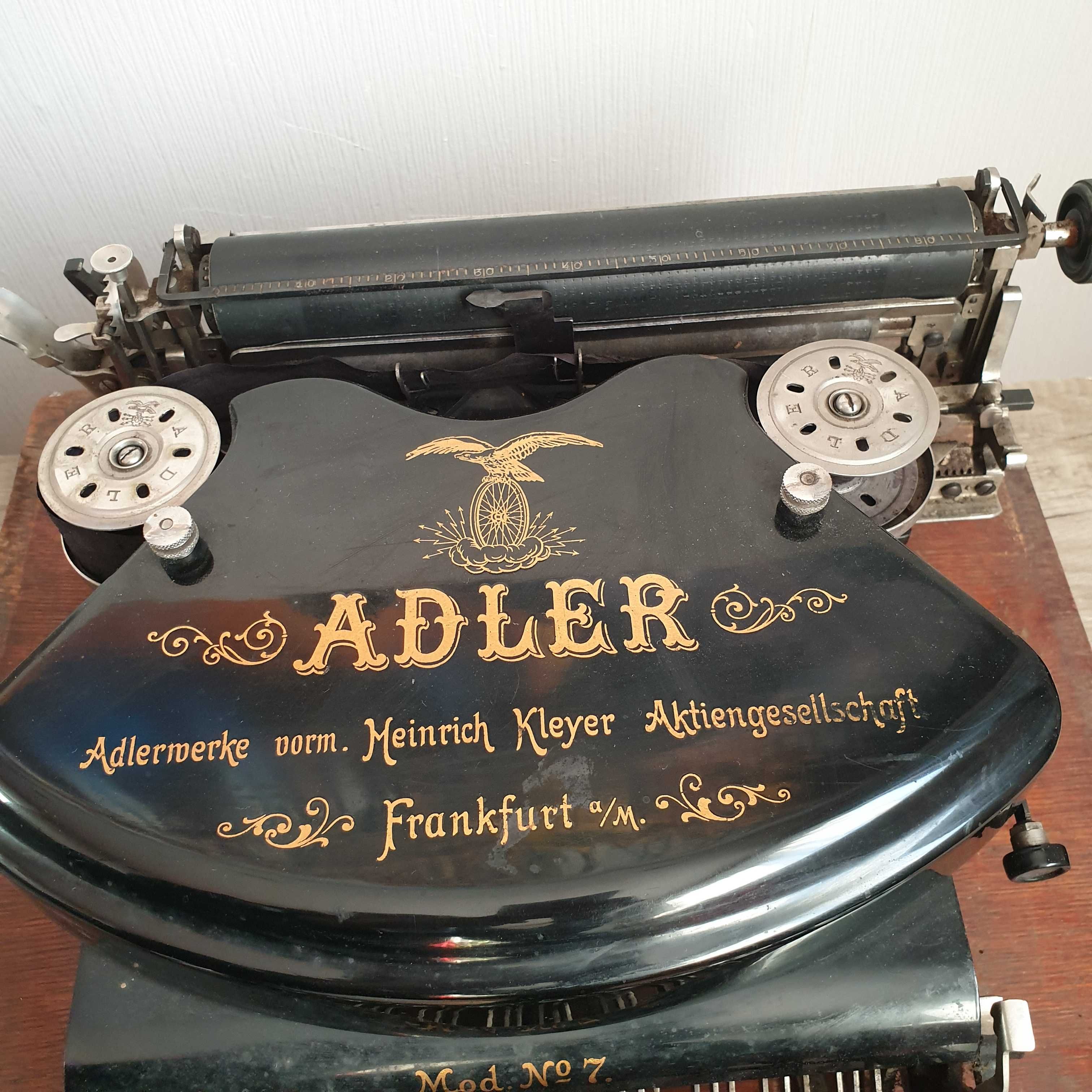 Преносима немска пишеща машина от 1910 г. Adler модел №7