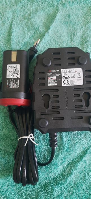 acumulator 12v 4Ah/2Ah+ incarcator 12v parkside