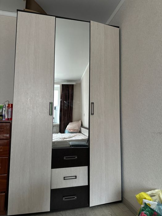 Шкаф и кровать в спальню