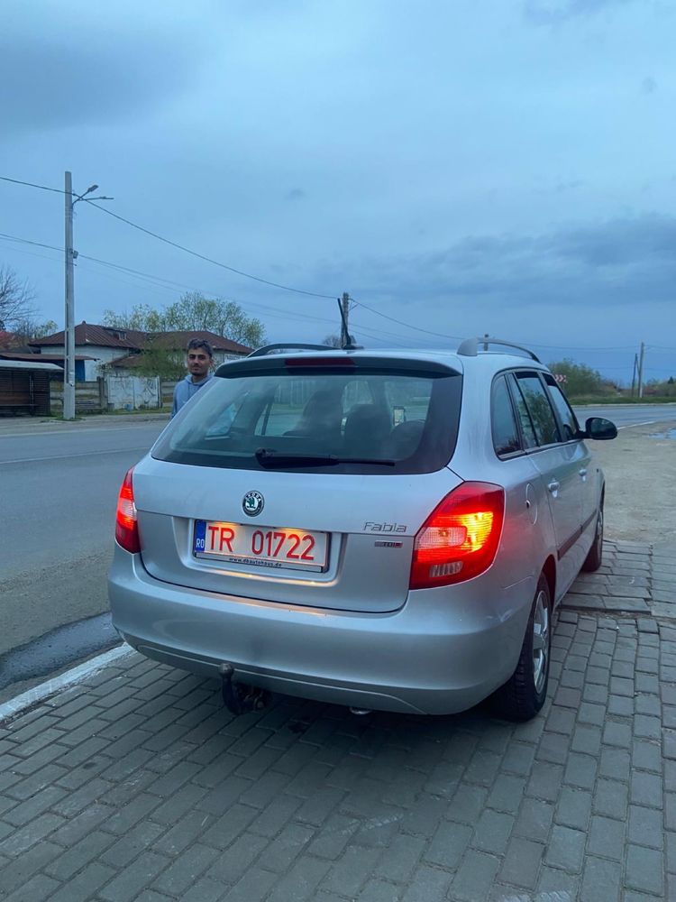 Vând Skoda Fabia 2 combi