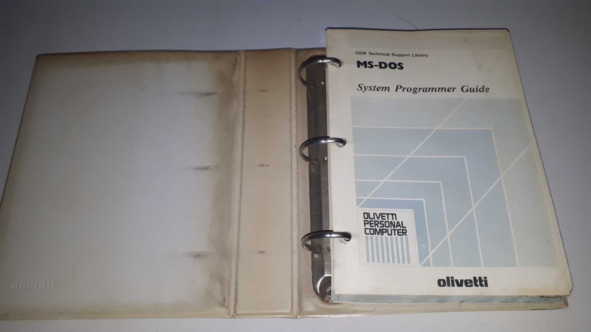 Стар наръчник на Olivetti "MS-DOS System Programmer Guide"