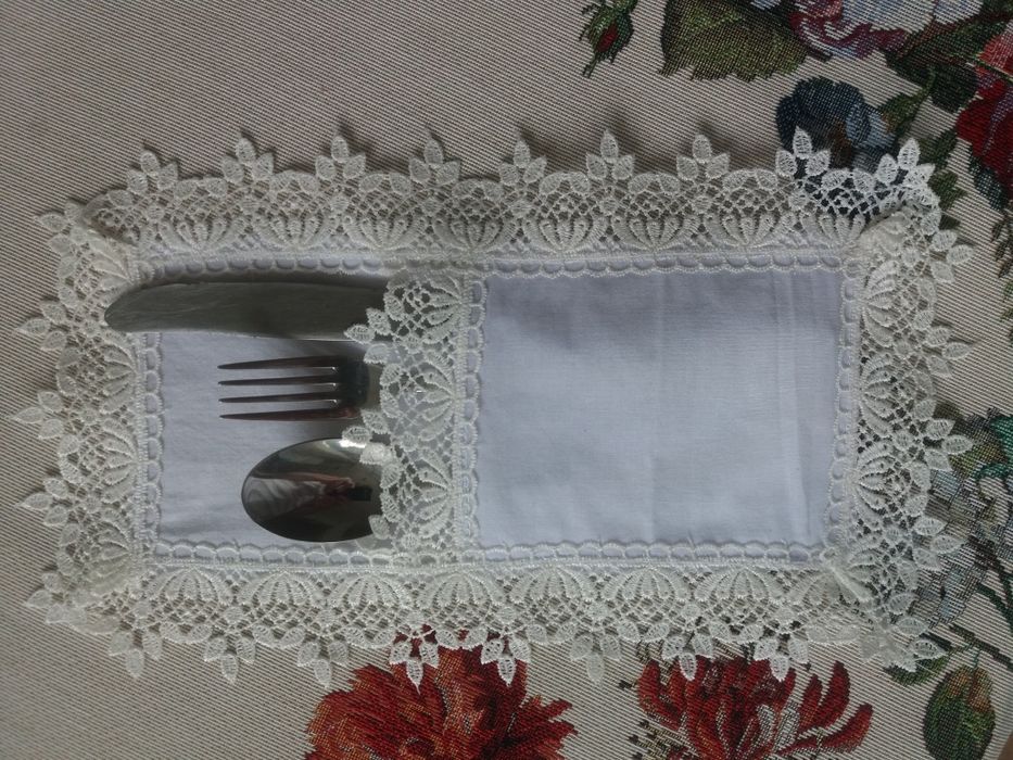 Текстилен джоб за прибори с дантела