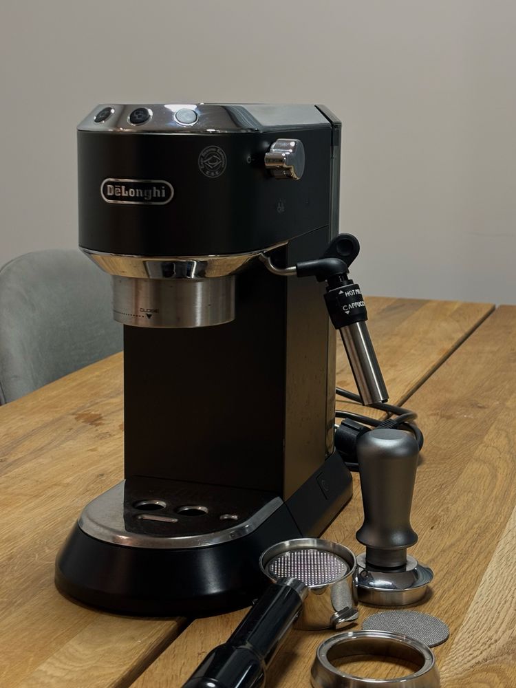 Кафемашина Delonghi Dedica с аксесоари