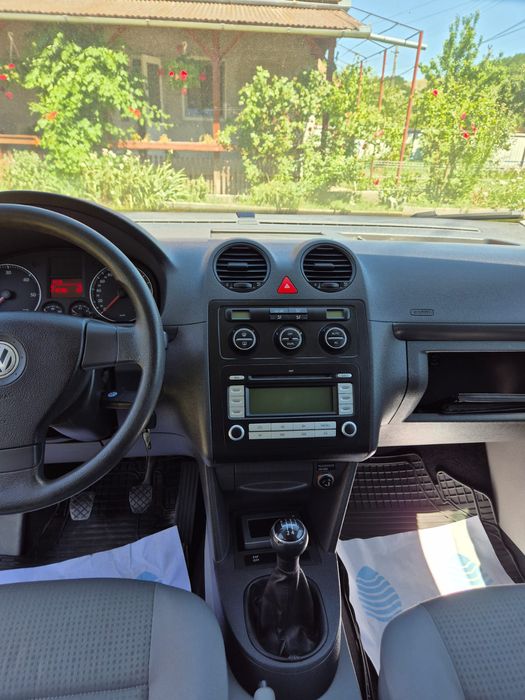 Vw caddy  cu 5 locuri