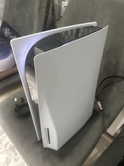 Продам PS5. Отличное состояние.