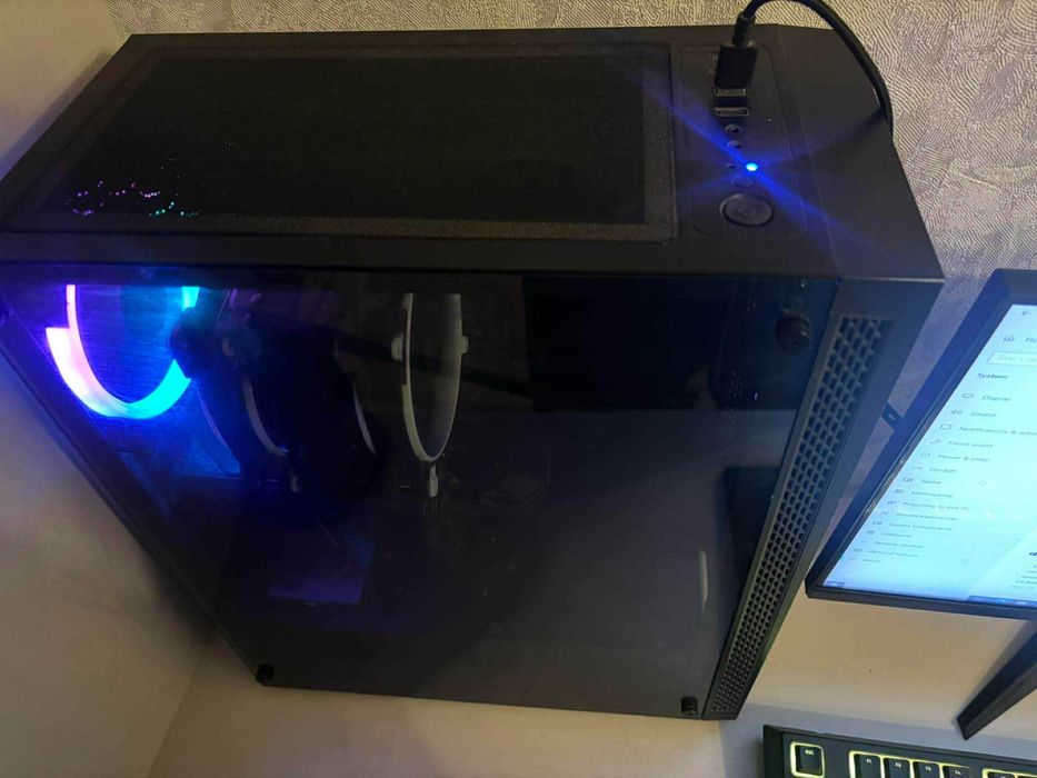 Компютър RTX2060 AMD ryzen 5 3600 +монитор 144hz клавиатура и мишка