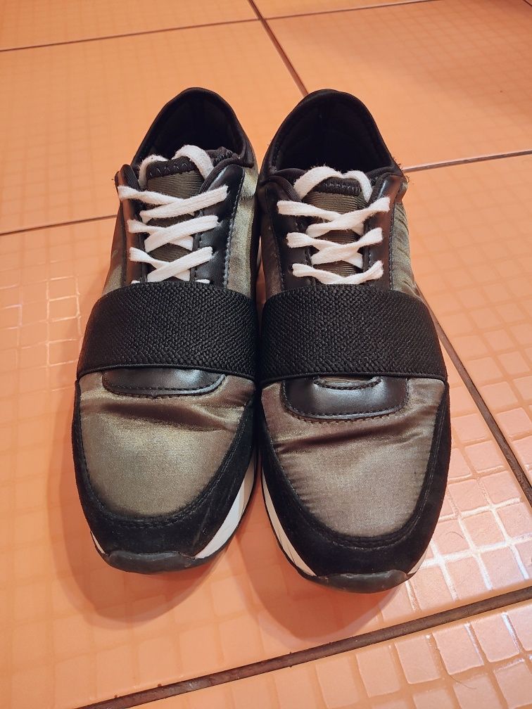 Sneakers kaki Bershka material textil, măr 36