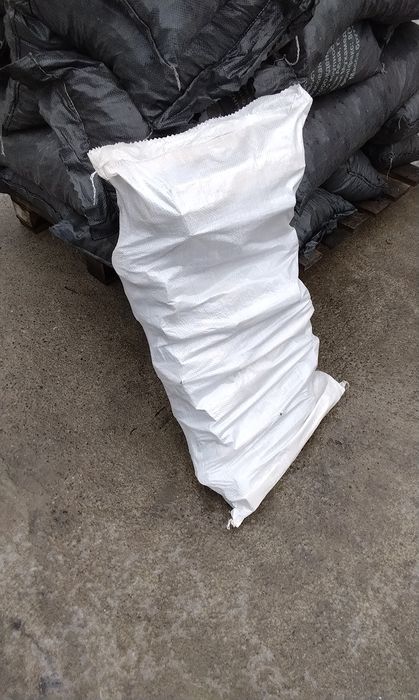 Дрова в мешках для шашлыка.