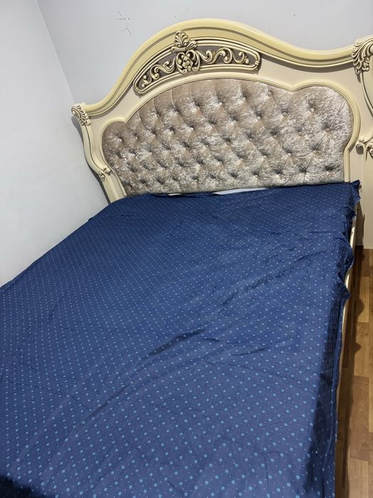 Продам спальный гарнитур