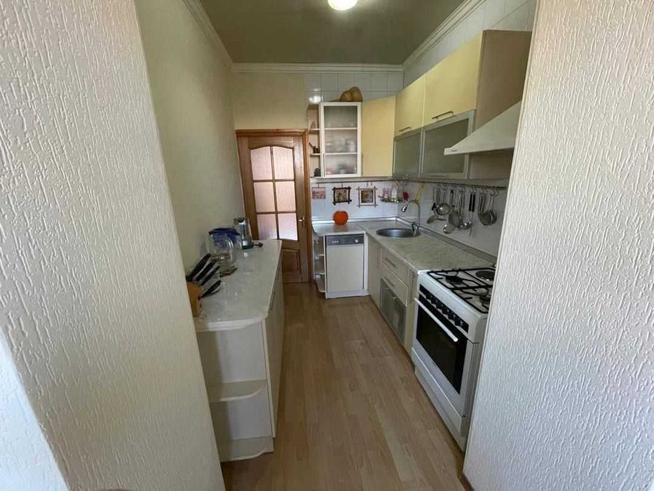 Юнусабад 18, 3/3/4 Продаётся кирпичный 77серия вдоль дороги