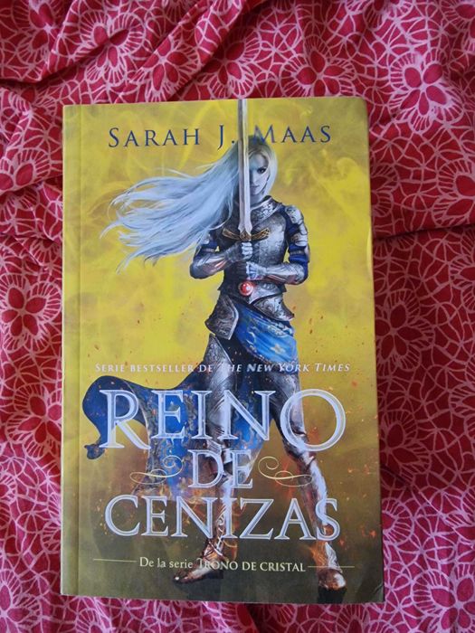 Фентъзи поредица "Стъкленият трон" на испански език, чисто нови