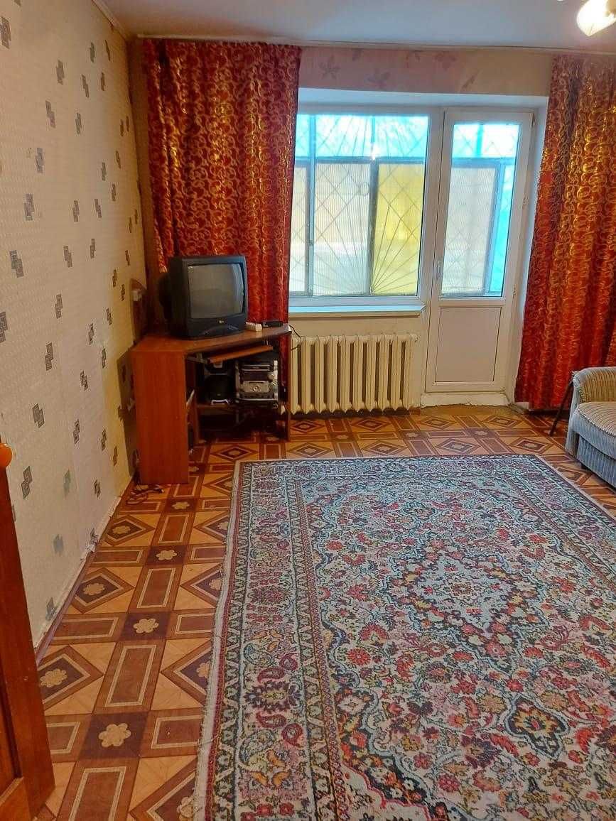 Продам 2 комн квартиру в центре