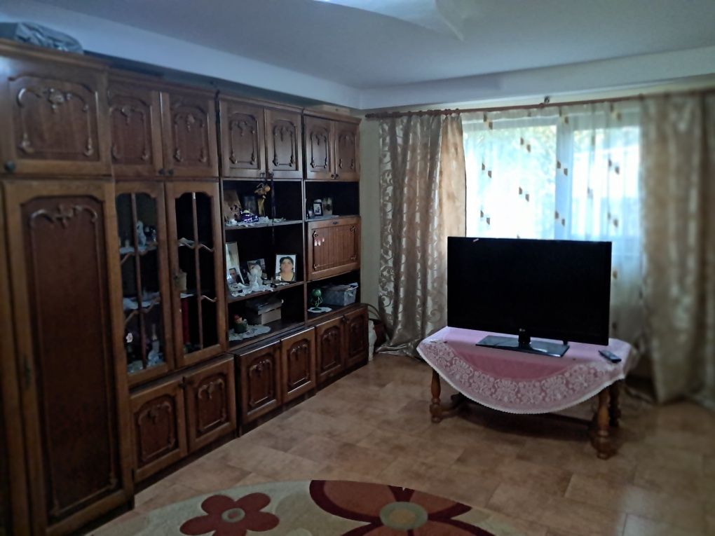 Casă Miroslava în spate la family market