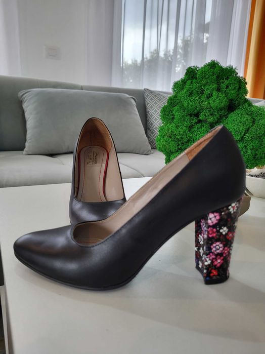 Pantofi piele naturala Corvaris Marimea 35 Negru si Rosu