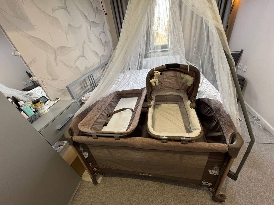 Кроват манеж продаётся сотилади