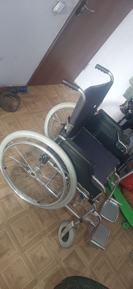 Инвалидная коляска немецкая уличная колёса накачиваются