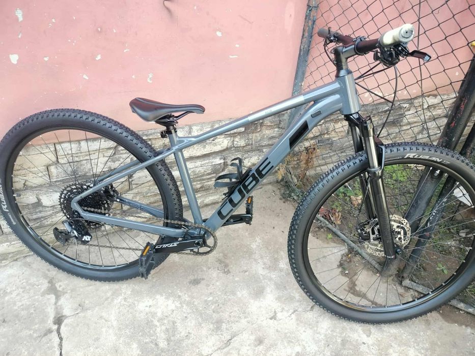 Bicicleta Cube roti pe 29 frâne disc hidraulice Transmisie 1×12