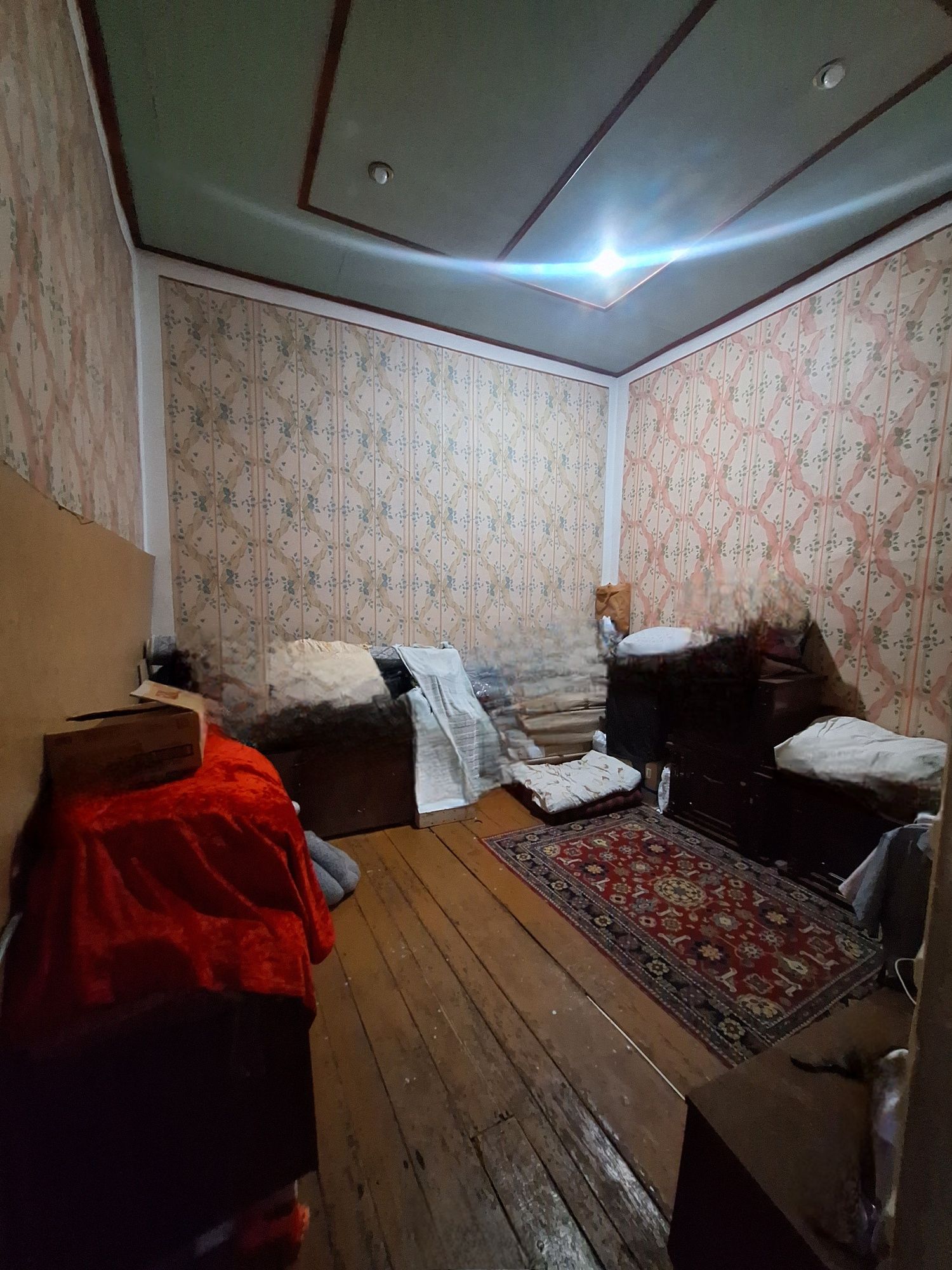 Продаётся квартира 3х комнатая в общем дворе
