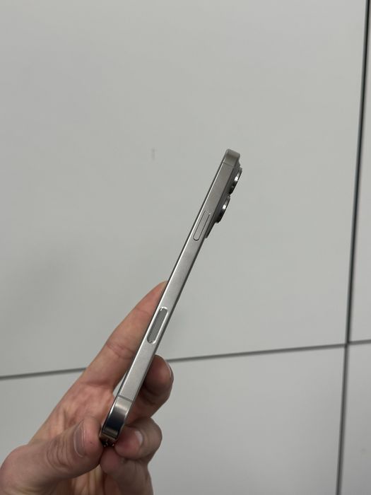 Продавам iPhone 16 PRO MAX 18 цикъла