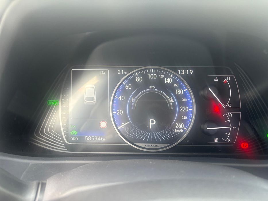 Lexus UX 250h.