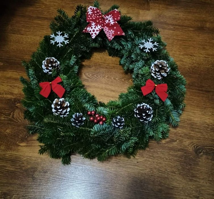 Coronițe de brad natural și artificial.