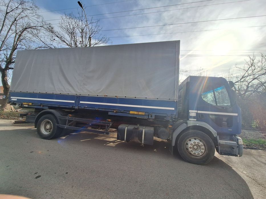 Vînd camion de școală