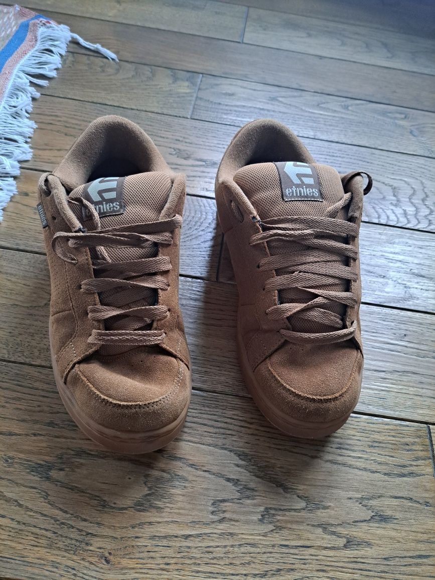 Обувки Etnies ( чисто нови)