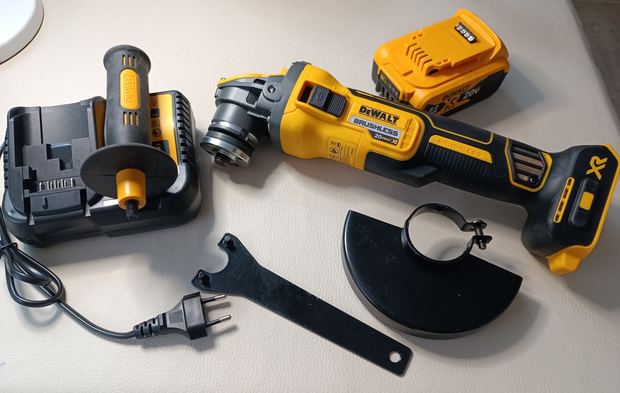 Flex DeWalt DCG409 NOU FLEX DEWALT polizor CU ACUMULATOR SI încărcător