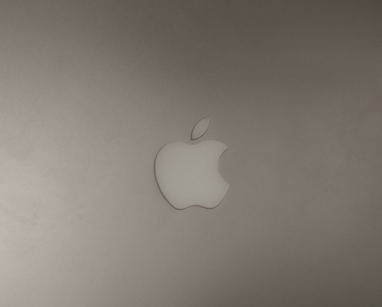 Macbook pro sotiladi!!!