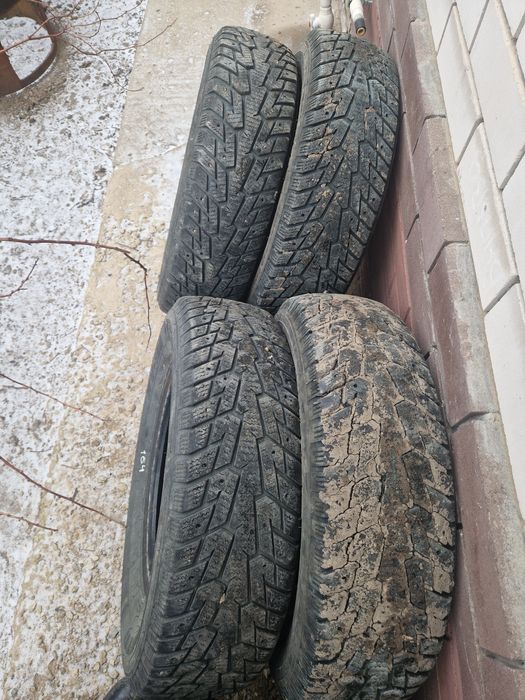 Продам шины зимние 225/74R16