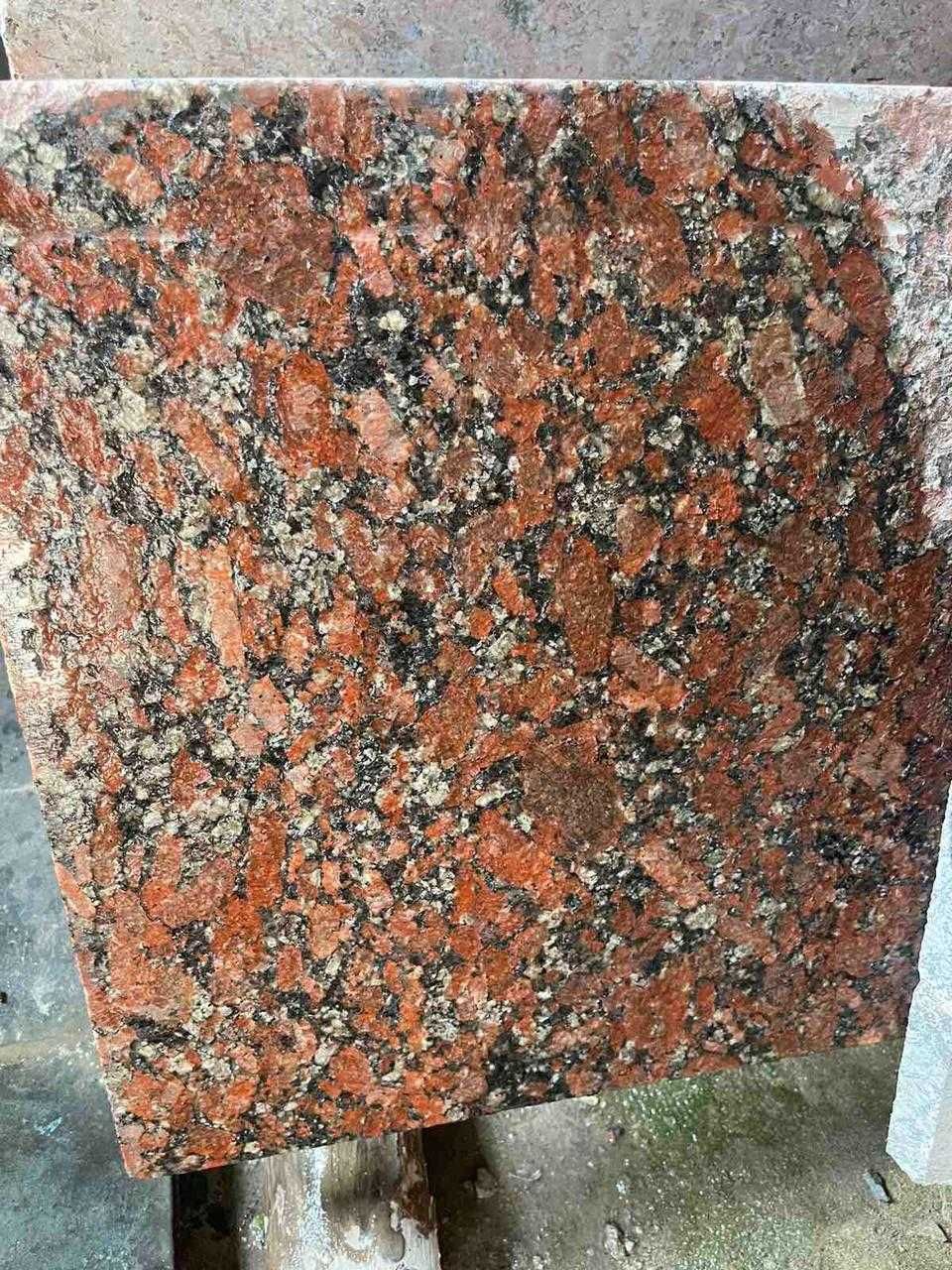 PAVAJ DIN GRANIT ROSU  20x10x4 cm pret 285 ron/mp