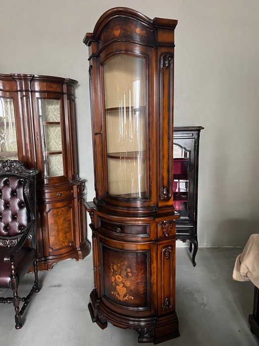 Vitrina Baroc pe colt!