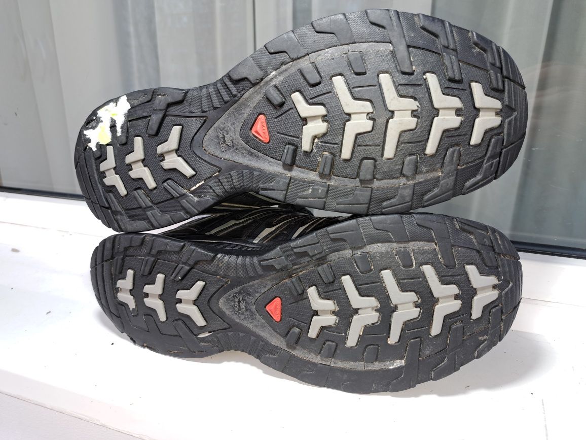 Vând pantofi sport Salomon originali cu Gore-tex nr 42