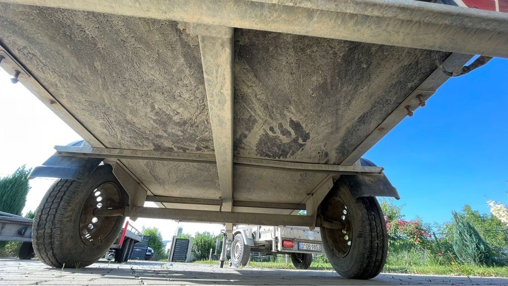 Vand doua remorci 750 kg si una de 1200 kg