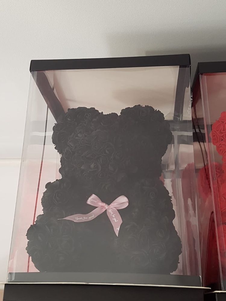 Figurina ursulet din trandafiri de spuma negru 40 cm 150 lei