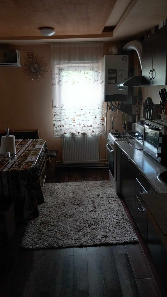 Închiriez apartament