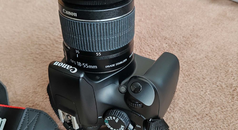 Фотоапарат Canon EOS 1100D с обектив 18-55mm и чанта