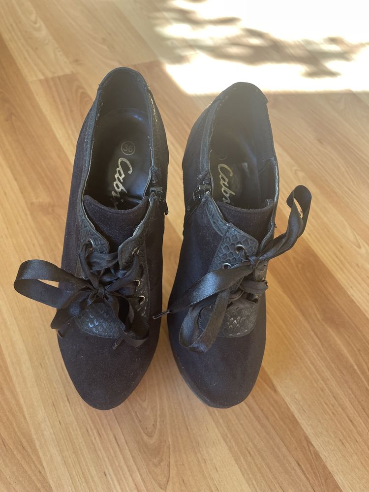 Черни обувки на ток с панделка