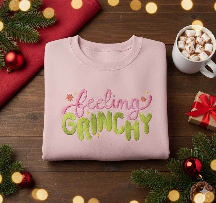 Bluză de Crăciun Brodată – „Feeling Grinchy”