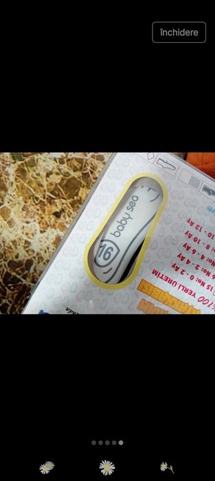 Vând pantofi bebelusi