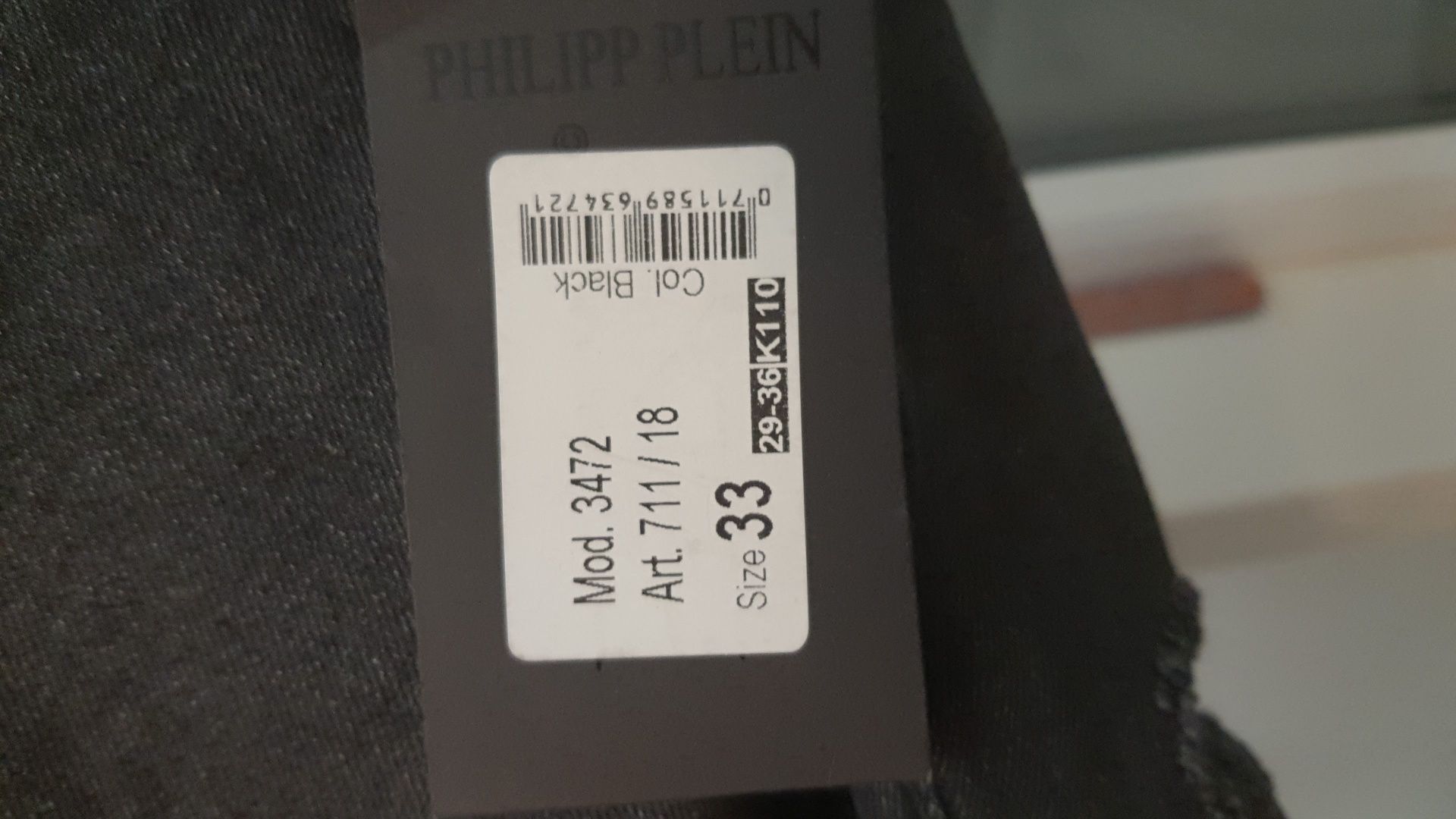 Vând blugi Philipp Plein original.